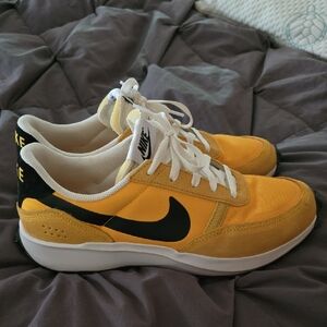Nike Waffle Debut (style code FJ4195-700) in the "University Gold" colorway.